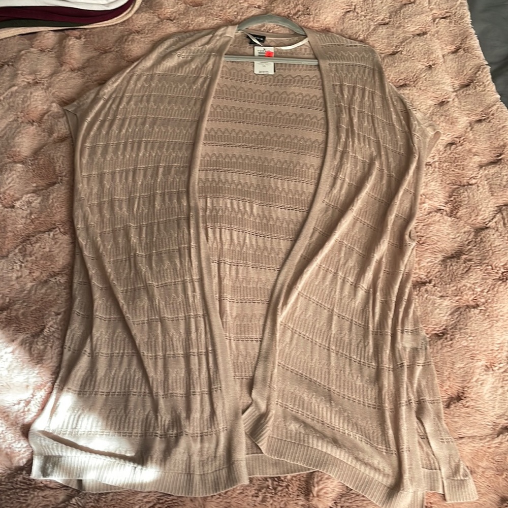 NWT Torrid Sleeveless lightweight shall